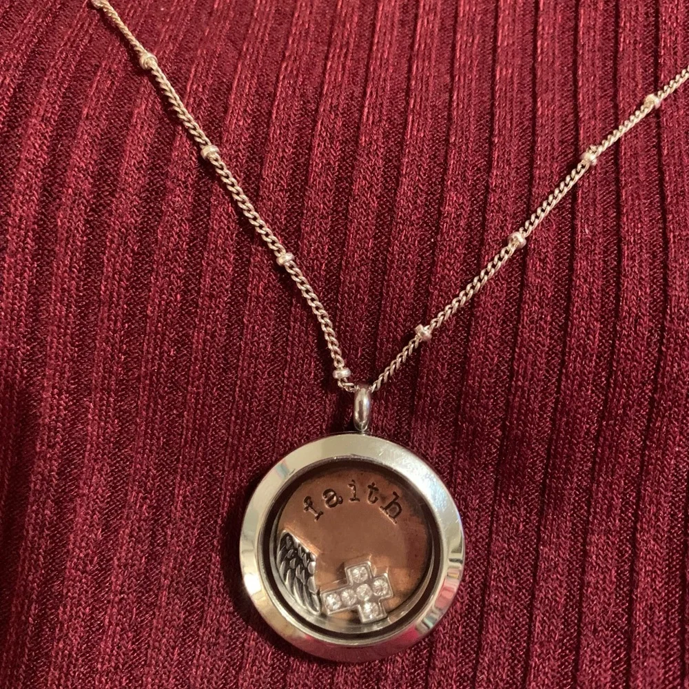 Origami Owl 🦉 Locket with Faith inspired Pendant w/ faith plate charms and chain - Picture 11 of 12